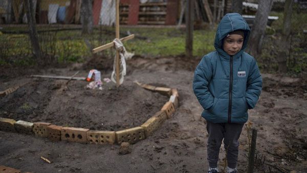 Potret  Anak-anak yang Selamat dari Kengerian di Kota Bucha