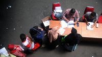 Potret Penyaluran BLT Minyak Goreng di Berbagai Kota
