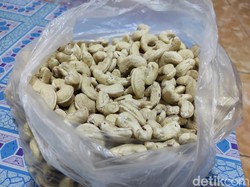 Snapshots: Kacang Mete Wonogiri Jadi Buruan Pemudik, Harganya Mulai Naik