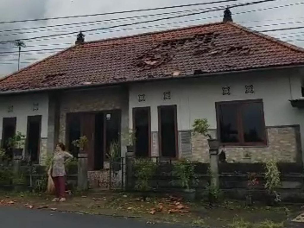 Angin Puting Beliung Libas 7 Rumah Warga di Pupuan Tabanan