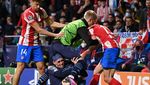 Foto: Savic Ngamuk ke Foden, Tanduk Sterling, Jambak Grealish