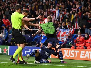 Foto: Savic Ngamuk ke Foden, Tanduk Sterling, Jambak Grealish Foto: Savic Ngamuk ke Foden, Tanduk Sterling, Jambak Grealish