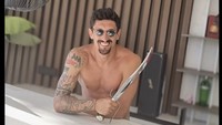 Meme ini bahkan berkelakar jangan-jangan saat Grealish bangun tidur keesokan hari, sudah ada Savic dengan senyuman penuh ancaman. Foto: Dok. Twitter
