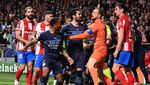Foto: Savic Ngamuk ke Foden, Tanduk Sterling, Jambak Grealish
