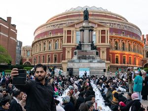 Kehangatan Buka Puasa Bersama dan Terbesar di London