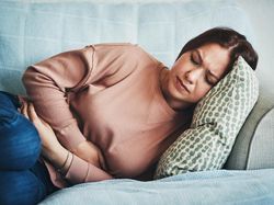 Tak Hanya Makan Seblak, 5 Kebiasaan Ini Juga Picu Asam Lambung Naik