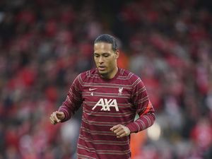 Tak Ada Van Dijk, Wajar Pertahanan Liverpool Rapuh