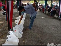 Modal Bukti Vaksin Dosis 2, Warga di Mamuju Bisa Beli Minyak Goreng Murah