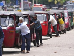 Bensin di Sri Lanka Tersisa untuk Satu Hari, Pembeli Harus Antre 6 Jam
