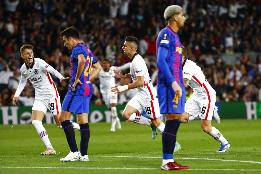 Frankfurt's Rafael Santos Borre, center, celebrates after scoring his side's second goal during the Europa League, second leg, quarterfinal soccer match between Barcelona and Eintracht Frankfurt at the Camp Nou stadium, in Barcelona, Spain, Thursday, April 14, 2022. (AP Photo/Joan Monfort)