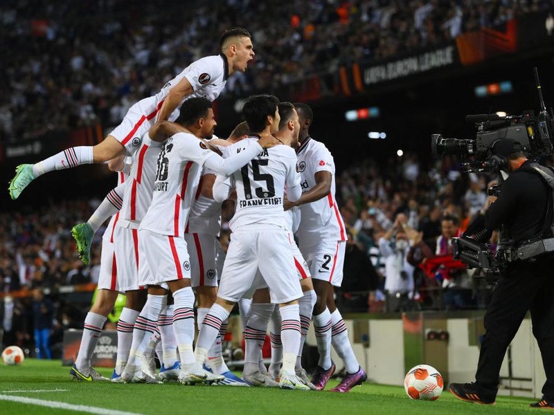 BARCELONA, SPAIN - APRIL 14: Filip Kostic of Eintracht Frankfurt celebrates with team mates after scoring their sides first goal during the UEFA Europa League Quarter Final Leg Two match between FC Barcelona and Eintracht Frankfurt at Camp Nou on April 14, 2022 in Barcelona, Spain. (Photo by David Ramos/Getty Images)