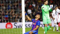 Sayangnya, catatan itu terhenti kala bertemu Eintracht Frankfurt di leg kedua perempatfinal Liga Europa, Jumat (15/4). Barcelona kalah 2-3 (AP)