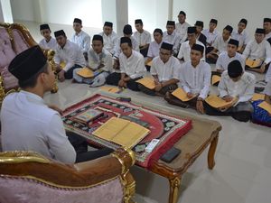 Hari Santri Nasional 2022: Begini Asal-usul dan Sejarah Peringatannya Hari Santri Nasional 2022: Begini Asal-usul dan Sejarah Peringatannya