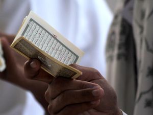 10 Contoh Bacaan Iqlab Dilengkapi dengan Cara Membacanya 10 Contoh Bacaan Iqlab Dilengkapi dengan Cara Membacanya