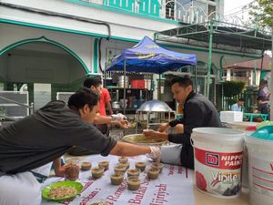 Bubur Kajanan, Menu Buka Puasa Enak Khas Masjid Agung Jamik di Bali Bubur Kajanan, Menu Buka Puasa Enak Khas Masjid Agung Jamik di Bali