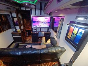 Menilik Bus dengan Fasilitas Hotel Berbintang Cocok Buat Mudik Mewah