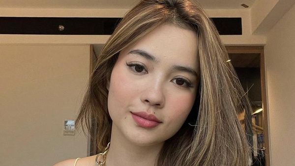 Cantiknya Rheina, Aspri ke-15 Hotman Paris Saat Makan Es Krim dan Pizza