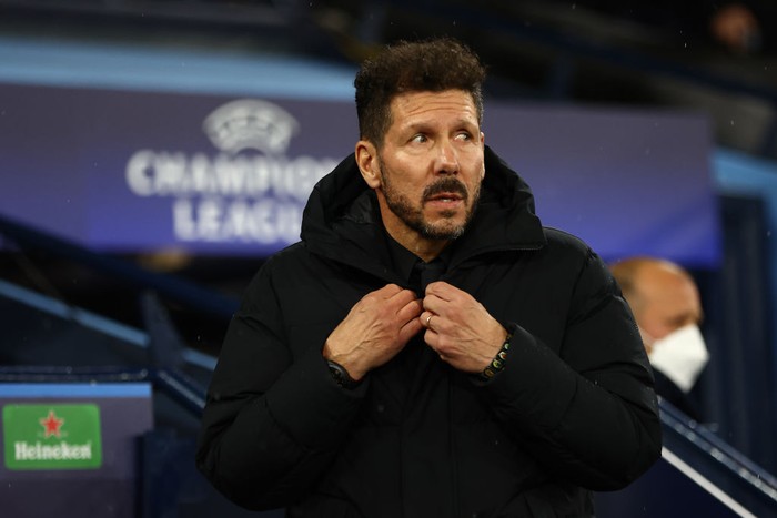 MANCHESTER, ENGLAND - APRIL 05: Diego Simeone, Head Coach of Atletico Madrid looks on prior to the UEFA Champions League Quarter Final Leg One match between Manchester City and Atletico Madrid at City of Manchester Stadium on April 05, 2022 in Manchester, England. (Photo by Clive Brunskill/Getty Images)