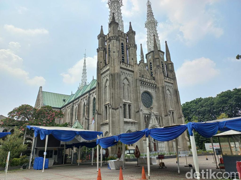 Katedral Jakarta Gelar Jumat Agung, Prokes COVID-19 Tetap Diterapkan
