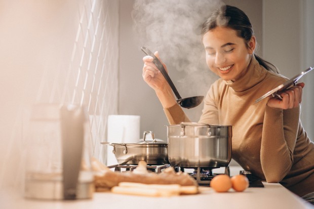 Ilustrasi Memasak/ Foto: Freepik/Senivpetro