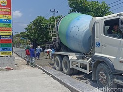 Sahabat Wagub Uu Viral Bangun Jalan Desa: Bisa Ditiru Crazy Rich Lain