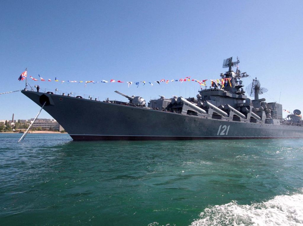 Penampakan Kapal Perang Rusia Moskva Sebelum Tenggelam