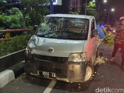 Kecelakaan Parah Fly Over Jenggolo, Granmax Sikat 3 Kendaraan