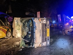 8 Orang Luka Akibat Truk Tangki Oksigen Tabrak Elf di Subang