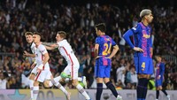 Barcelona dipaksa angkat koper dari Liga Europa, usai dikalahkan Eintracht Frankfurt 2-3 di Camp Nou, Jumat (15/4/20220) dini hari WIB. Kekalahan membuat Barcelona kalah agregat 3-4 dan gagal ke semifinal. (Foto: David Ramos/Getty Images)