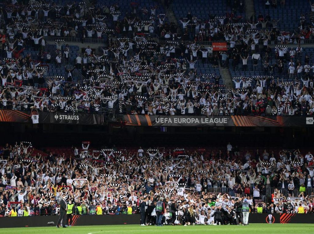 Pemandangan Camp Nou Dikuasai Suporter Frankfurt yang Bikin Xavi Heran