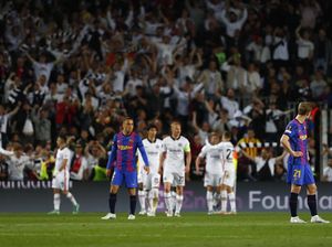 Kenapa Suporter Frankfurt Bisa Kuasai Markas Barcelona?