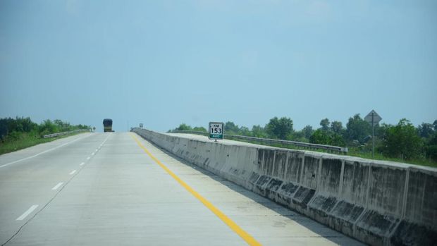 Menteri Pekerjaan Umum dan Perumahan Rakyat (PUPR) Basuki Hadimuljono memanfaatkan waktu libur nasional Hari Wafat Isa Al-Masih, Jumat (15/4/2022) dengan meninjau Jalan Tol Trans Sumatera ruas Tol Lampung hingga Palembang. (Dok: PUPR) Menteri Pekerjaan Umum dan Perumahan Rakyat (PUPR) Basuki Hadimuljono memanfaatkan waktu libur nasional Hari Wafat Isa Al-Masih, Jumat (15/4/2022) dengan meninjau Jalan Tol Trans Sumatera ruas Tol Lampung hingga Palembang. (Dok: PUPR)