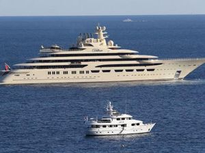 Saat Superyacht Crazy Rich Rusia Main Kucing-kucingan di Lautan Saat Superyacht Crazy Rich Rusia Main Kucing-kucingan di Lautan