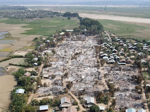 Serangan Udara Semena-mena Junta Myanmar Tewaskan Puluhan Warga Serangan Udara Semena-mena Junta Myanmar Tewaskan Puluhan Warga
