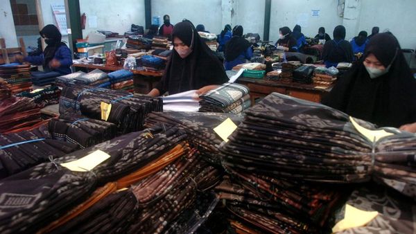 Berkah Ramadan, Produksi Sarung Meningkat 100 Persen