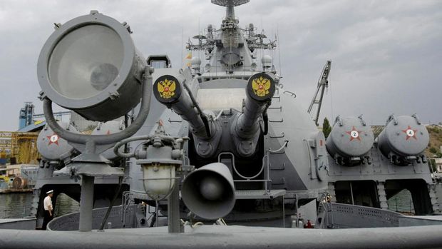 FILE PHOTO: Russia's coat of arms, the double headed eagle, is seen on covers of the missile cruiser Moskva in the Ukrainian Black Sea port of Sevastopol September 16, 2008. REUTERS/Denis Sinyakov/File Photo
