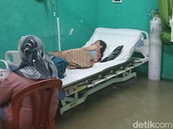 Derita Pasien Rawat Inap Saat RSUD dr Soekardjo Kebanjiran