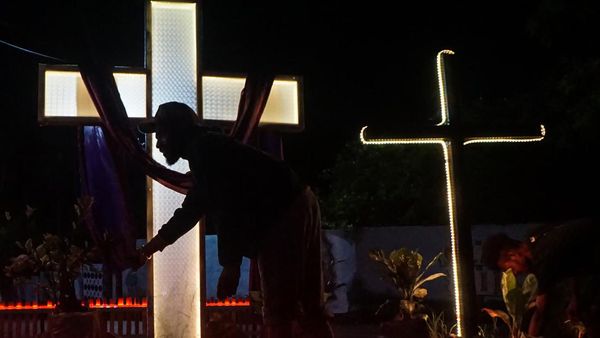 Sambut Paskah, Umat Kristiani Dekorasi Taman di Papua