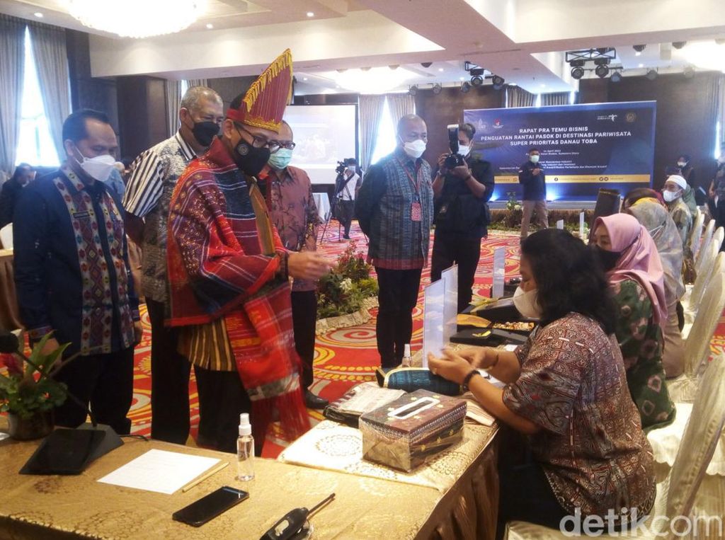 Sandiaga Uno Dorong Hotel Manfaatkan Rantai Pasok UMKM Lokal Sandiaga Uno Dorong Hotel Manfaatkan Rantai Pasok UMKM Lokal