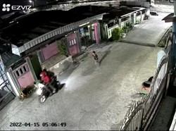 Bocah di Makassar Dibegal saat Main Game di Tepi Jalan, 2 Ponsel Korban Raib