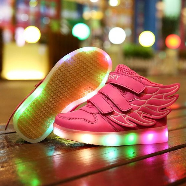 Sepatu lampu anak. Foto : Aliexpress.com Sepatu lampu anak. Foto : Aliexpress.com