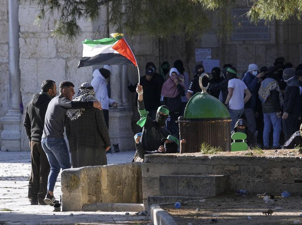 Bentrokan Demonstran Palestina Vs Polisi Israel Pecah di Masjid Al-Aqsa