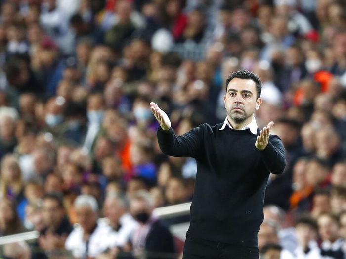 Barcelona's head coach Xavi Hernandez gestures during the Europa League, second leg, quarterfinal soccer match between Barcelona and Eintracht Frankfurt at the Camp Nou stadium, in Barcelona, Spain, Thursday, April 14, 2022. (AP Photo/Joan Monfort)