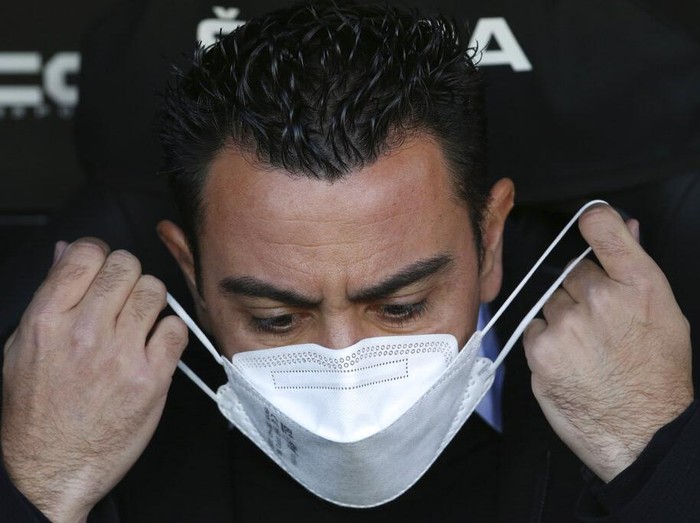 Barcelona's head coach Xavi Hernandez gestures during the Europa League, second leg, quarterfinal soccer match between Barcelona and Eintracht Frankfurt at the Camp Nou stadium, in Barcelona, Spain, Thursday, April 14, 2022. (AP Photo/Joan Monfort)
