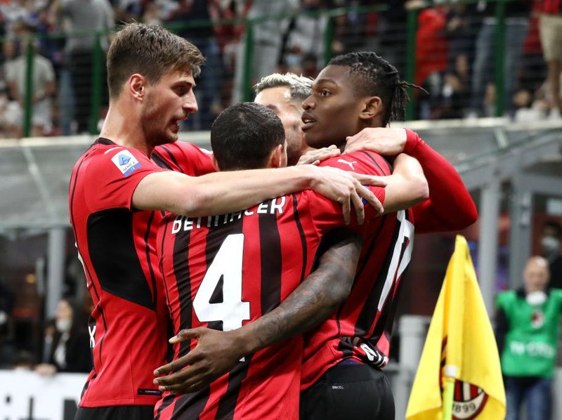 MILAN, ITALY - APRIL 15: Rafael Leao of AC Milan celebrates with teammates after scoring their team's first goal during the Serie A match between AC Milan and Genoa CFC at Stadio Giuseppe Meazza on April 15, 2022 in Milan, Italy. (Photo by Marco Luzzani/Getty Images)