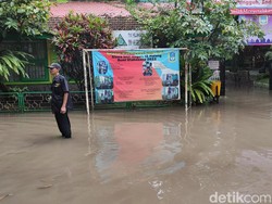 Hujan Deras Mengguyur, SMP Negeri 18 Kota Malang Kebanjiran