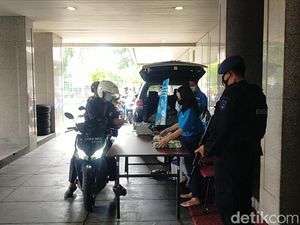 BI Jatim Batasi Penukaran Uang Baru Rp 3,8 Juta/Orang BI Jatim Batasi Penukaran Uang Baru Rp 3,8 Juta/Orang