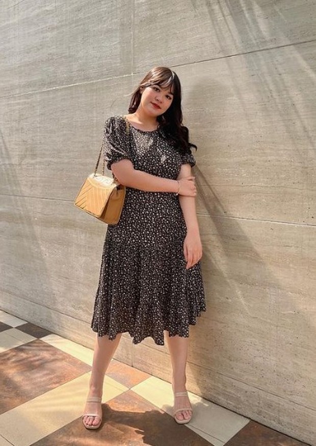 Feminim dengan dress. Foto : Instagram/@jourimanzky_ Feminim dengan dress. Foto : Instagram/@jourimanzky_