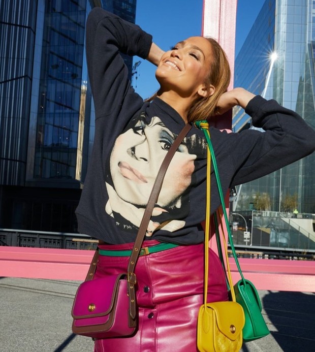 Gaya fashion J-Lo