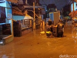 Sungai Citarum Meluap, Warga Desa Dayeuhkolot Kebanjiran